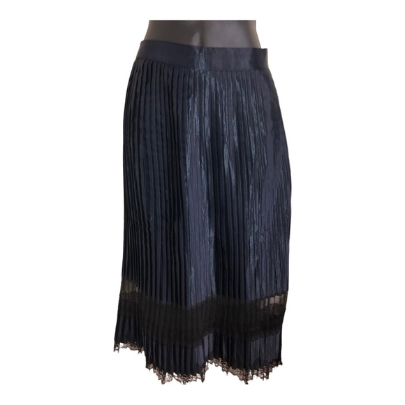 Beautiful pleated navy blue & black lace peek a boo satin effect goth skirt sz L - Picture 15 of 16